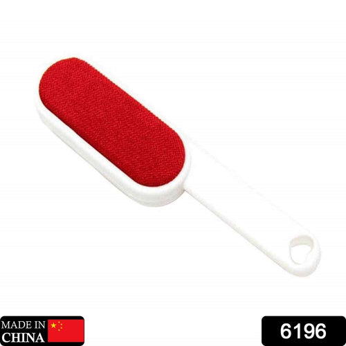 Lift pet hair remover with self-cleaning base
